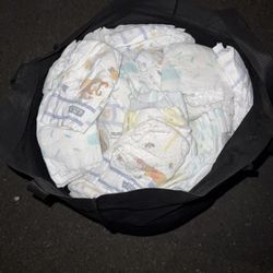 For Sale: Adorable Newborn to 1-Month Diapers – Your Little One’s New Best Friend!