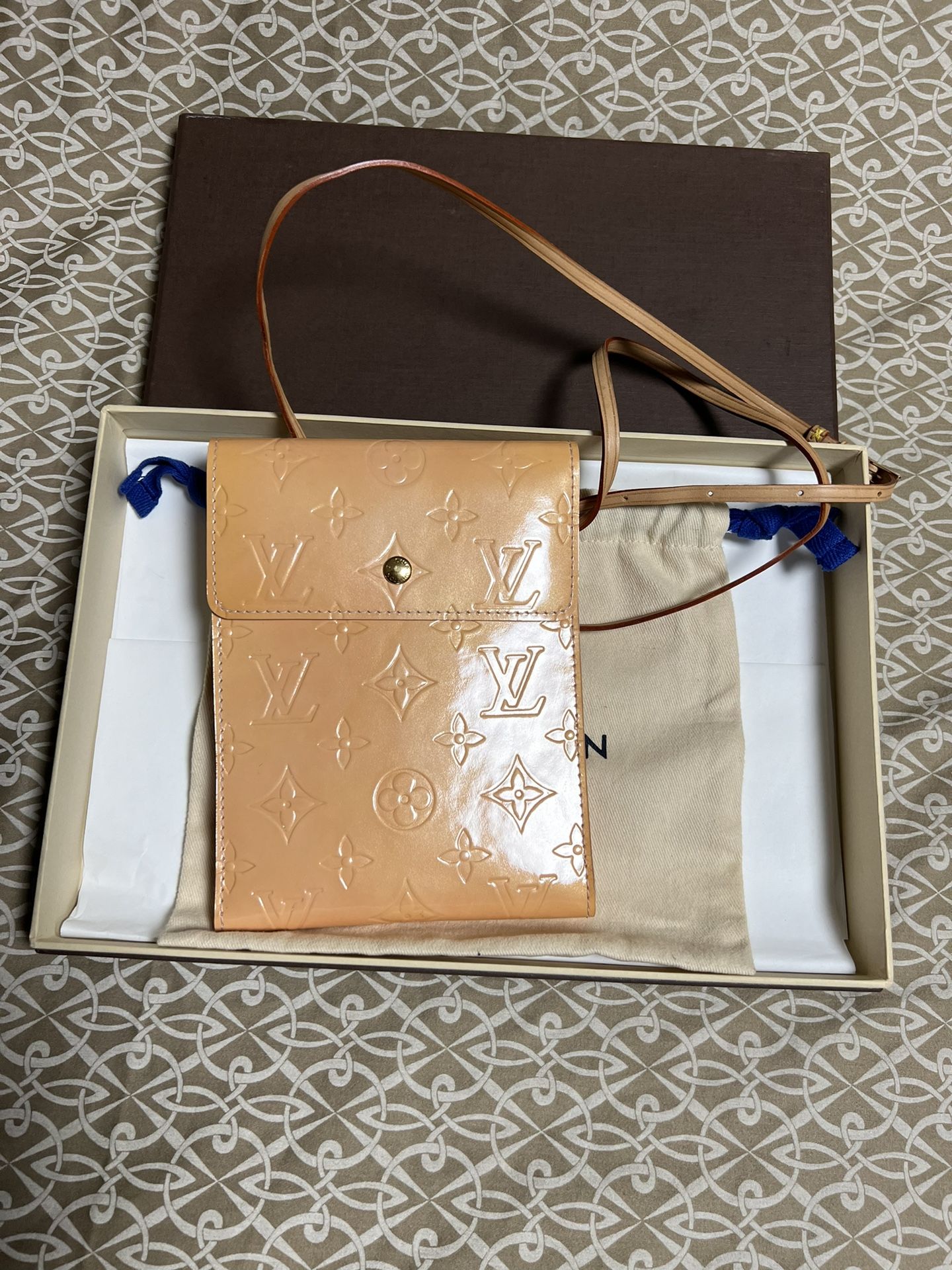 LV passport /card holder 