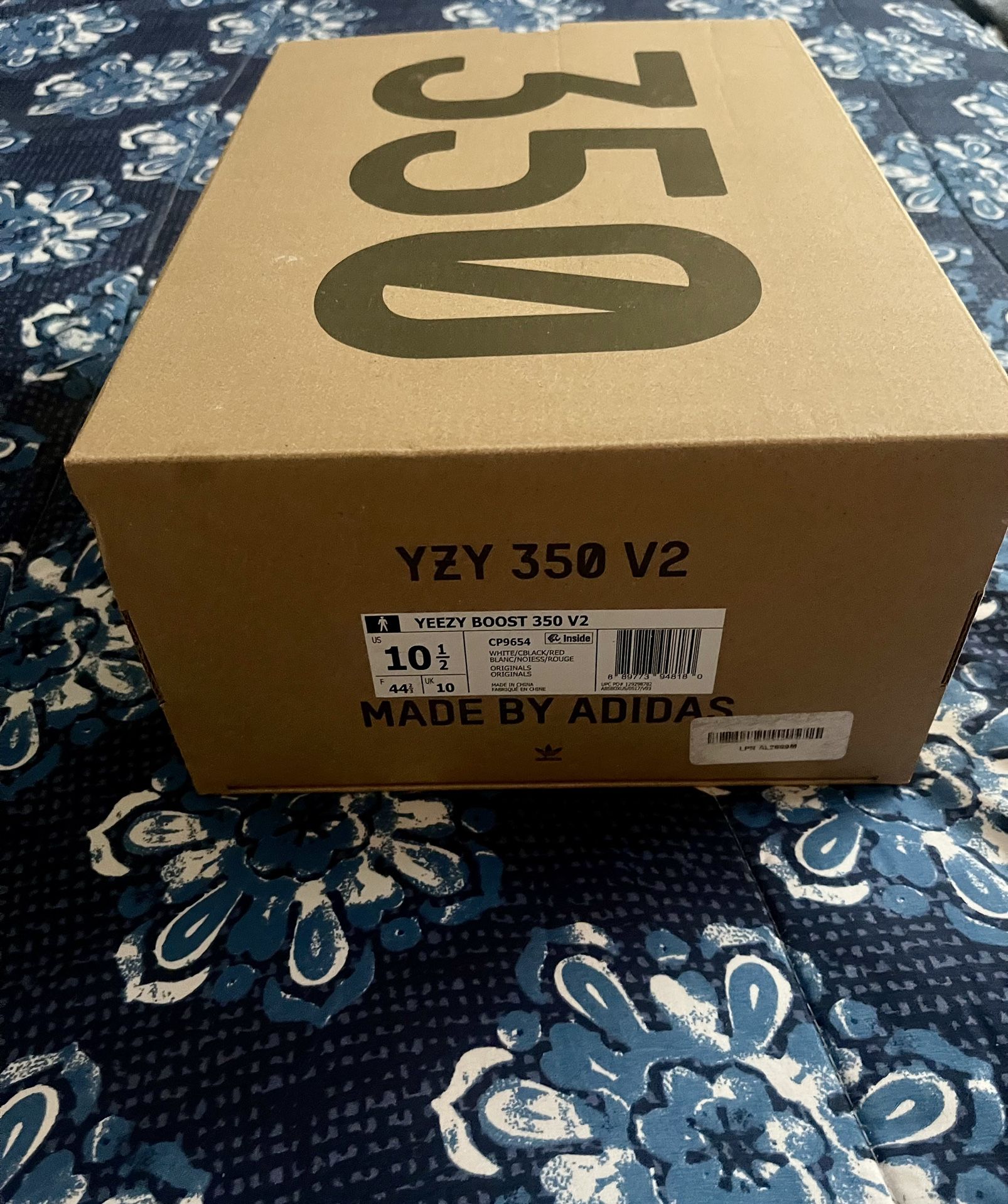 Adidas Yeezy Boost 350 V2 Zebra, Brand New, 100% Authentic 10.5 W Receipt