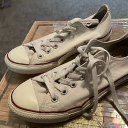 Converse Size 6.5 Mens, Size 8.5 Women’s 