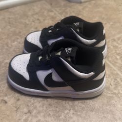NIKE TODDLER PANDA DUNK Size 6C