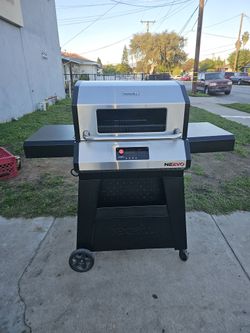 Neevo 720 Smart Grill with Tank