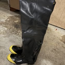 Cordova Steel Shank Boots Size 11