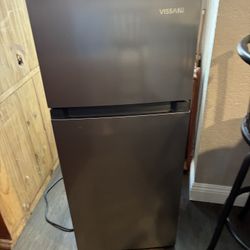 Vissani Small Refrigerator 