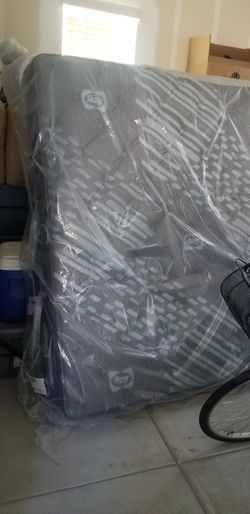 King Size Mattress with Adjustable Base Brand new OBO