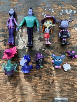 Disney Vampirina Figurines Bundle (8 Figures)