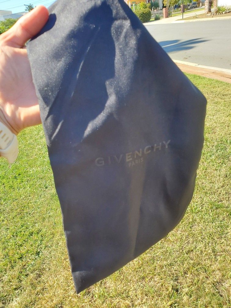 Givenchy top dust bag