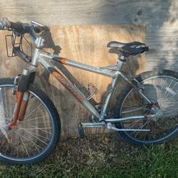 Mountain Bike Size Medium Located In New Iberia  Asking $250
