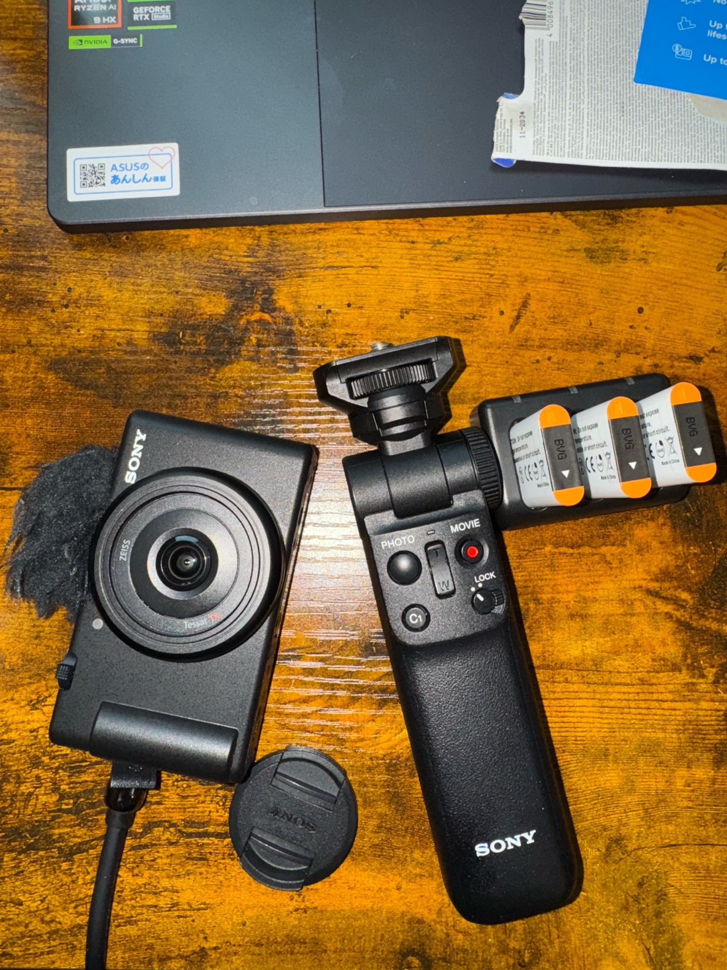 Sony ZV-1F Vlogging Camera with Vlogger Accessory Kit (Black)