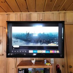 Vizio E472vl TV with HDMI inputs and USB ports No Remote