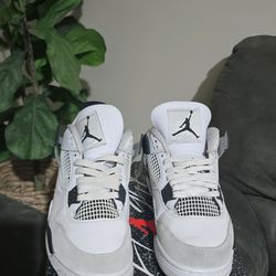Air Jordan 4 Military Black