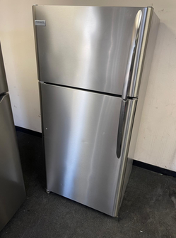 Deal: Frigidaire Stainless Top Mount Refrigerator – Glass Shelves
