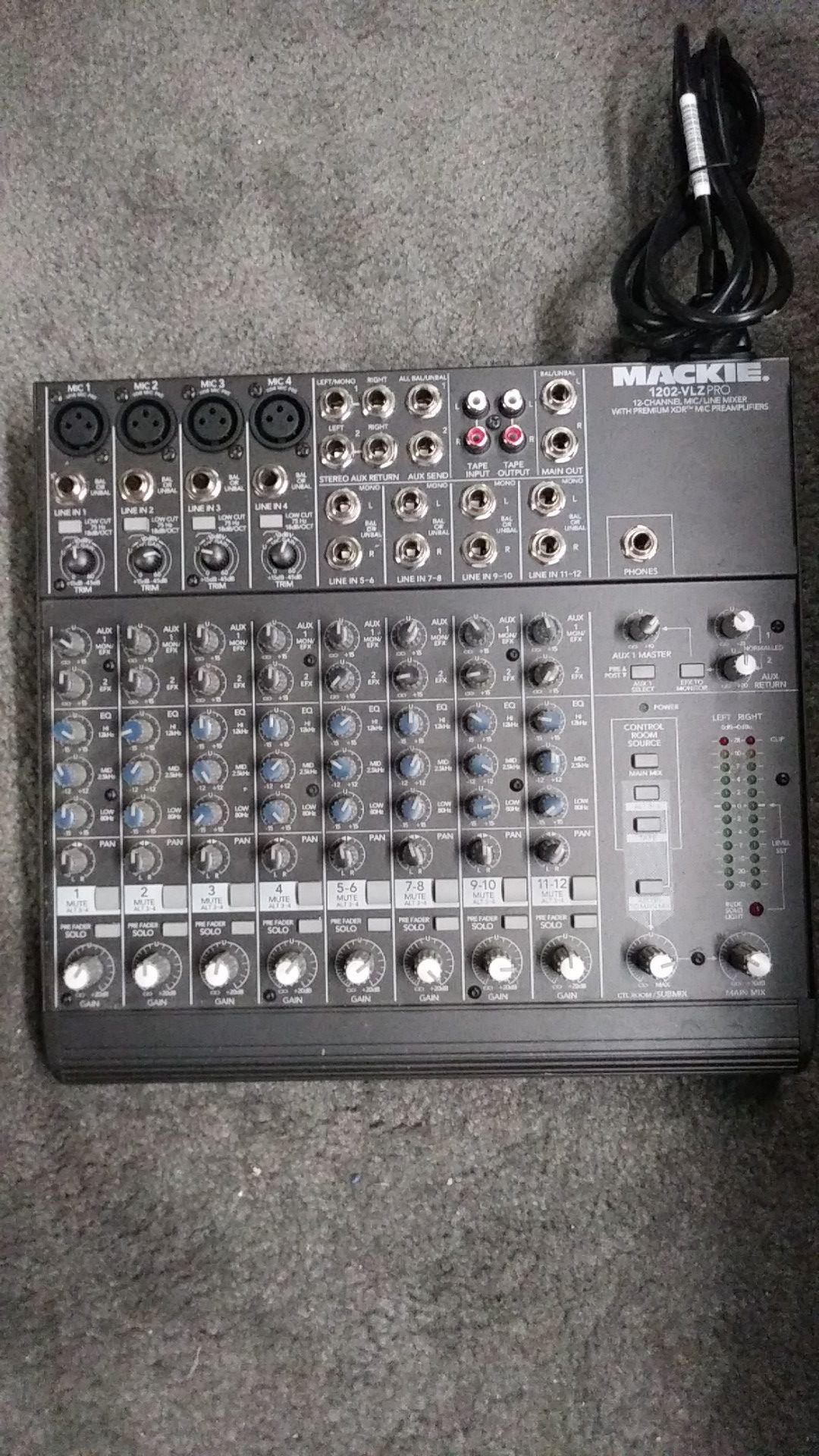 Mackie .1202-VLZ pro 12 channel mic/Line mixer