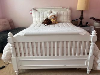 Full Bed with mattress Distressed look