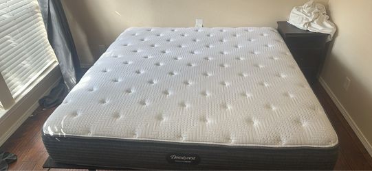 Move out sale- King Size Beautyrest PressureSmart Mattress + Adjustable Power Frame