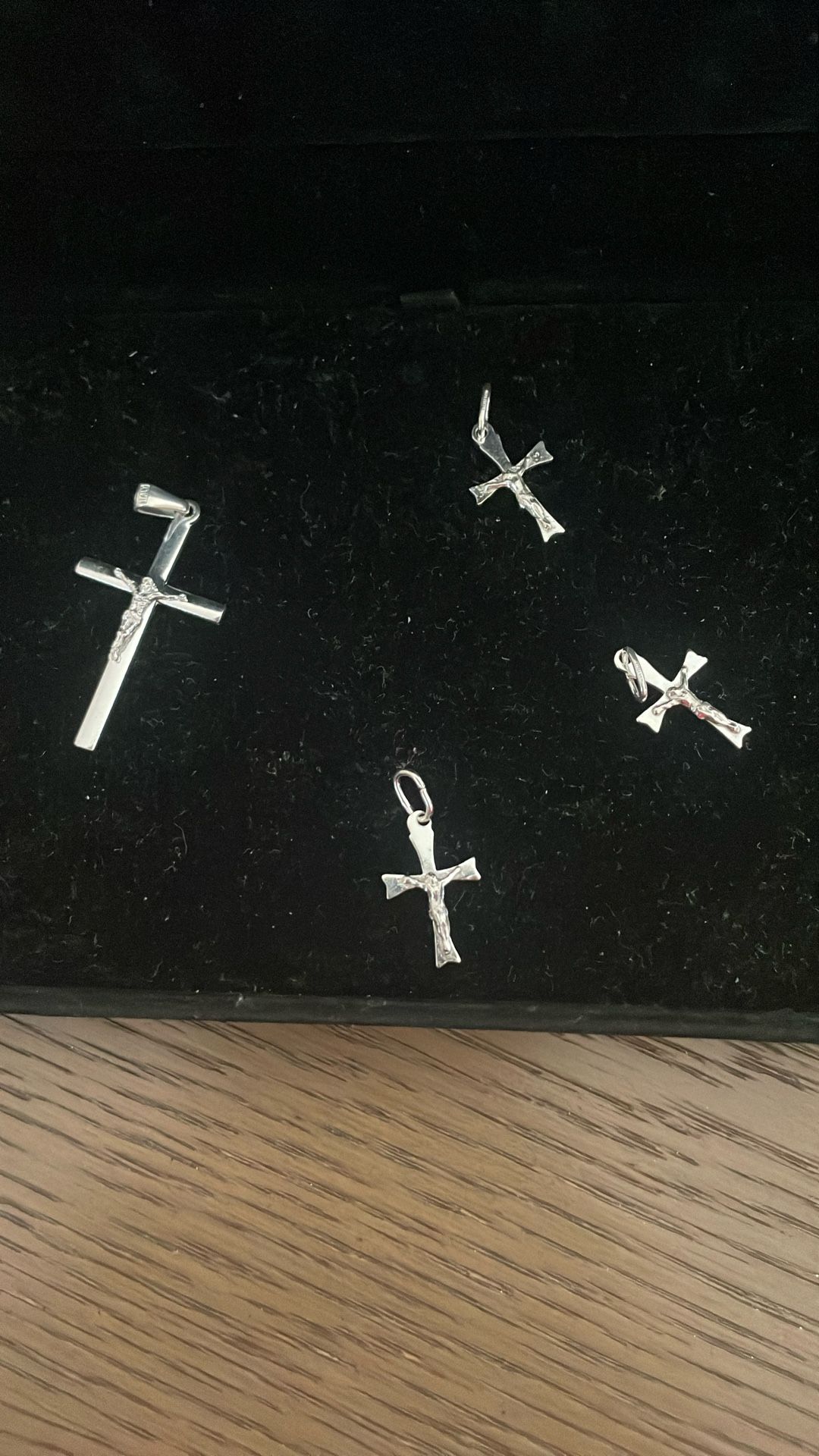 4 Piece Crucifix Lot