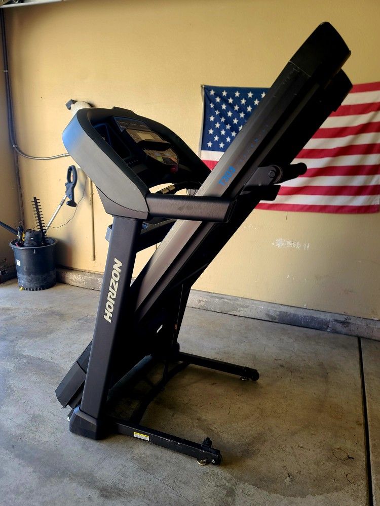 Top Of The Line Horizon Treadmill With Bluetooth 