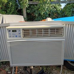 10000 BTU Window Unit Works Great 