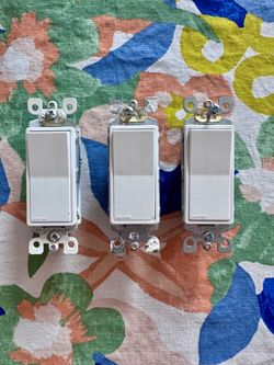 3 Leviton Decora Rocker Light Switches – White – 15A