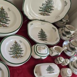 Spode Christmas Tree DinnerWear Collection 82 Pieces