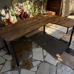 L shaped wood grain desk 