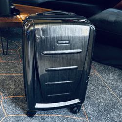 Samsonite Winfield 2 Spinner Carry-on Suitcase