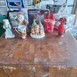 CHRISTMAS COLLECTIBLES SET