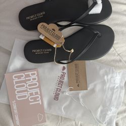 BRAND NEW flip flops Size 7 1/2