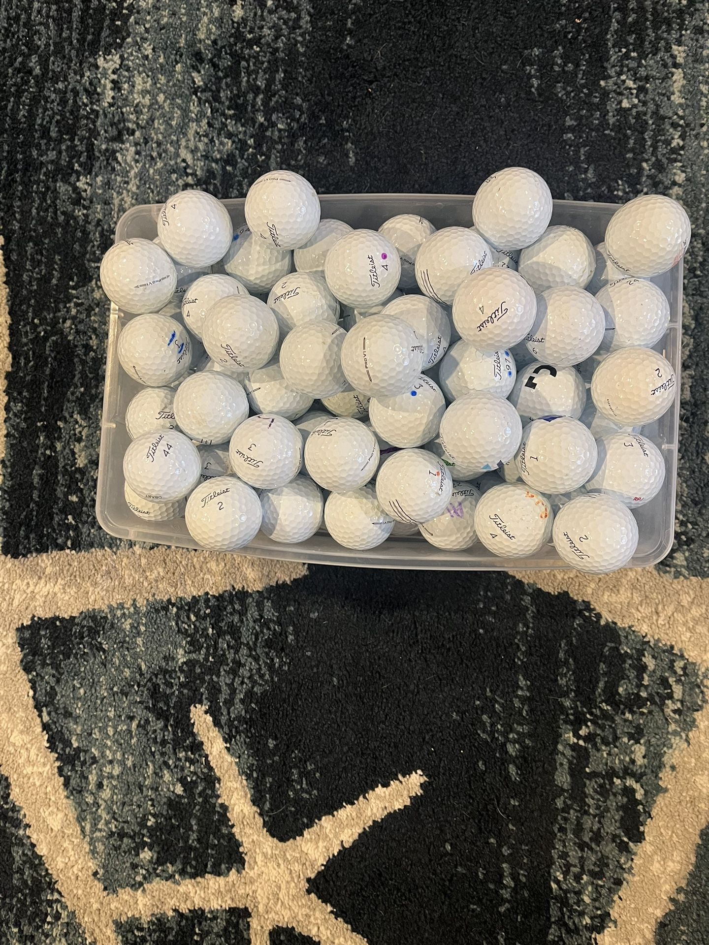 100 Titlest Pro V1 Golf Balls