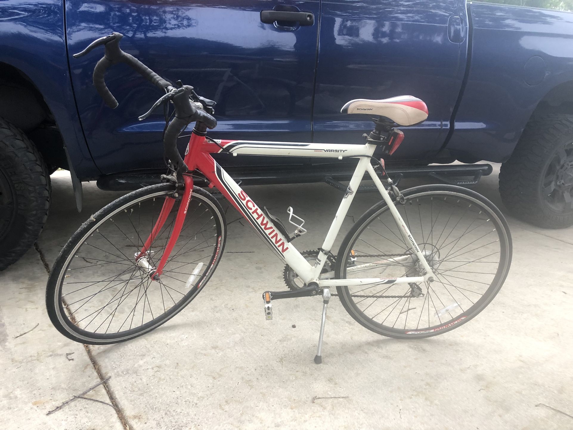 Schwinn varsity 1300 road bike sales
