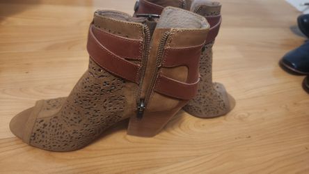 Vince Comuto Open Toe Shoes