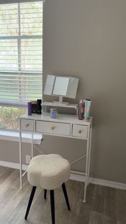 Modern Vanity Desk Set – Like New