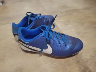 Boy's Nike Soccer Cleats Size 2.5