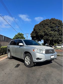 2008 Toyota Highlander Base | 86k Miles | Apple CarPlay & Bluetooth | Backup Camera