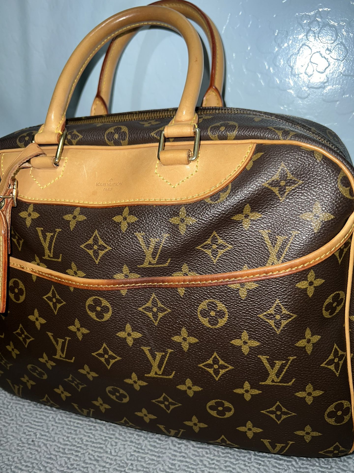 LV Deauville for Sale in Mineola, NY - OfferUp