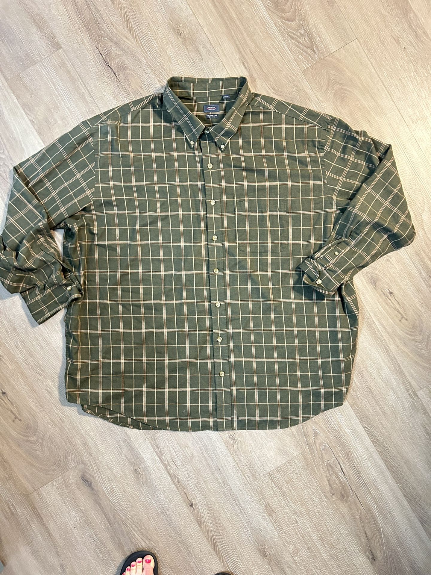 Men’s Army Green Lightweight Plaid Button Up Size 4XL