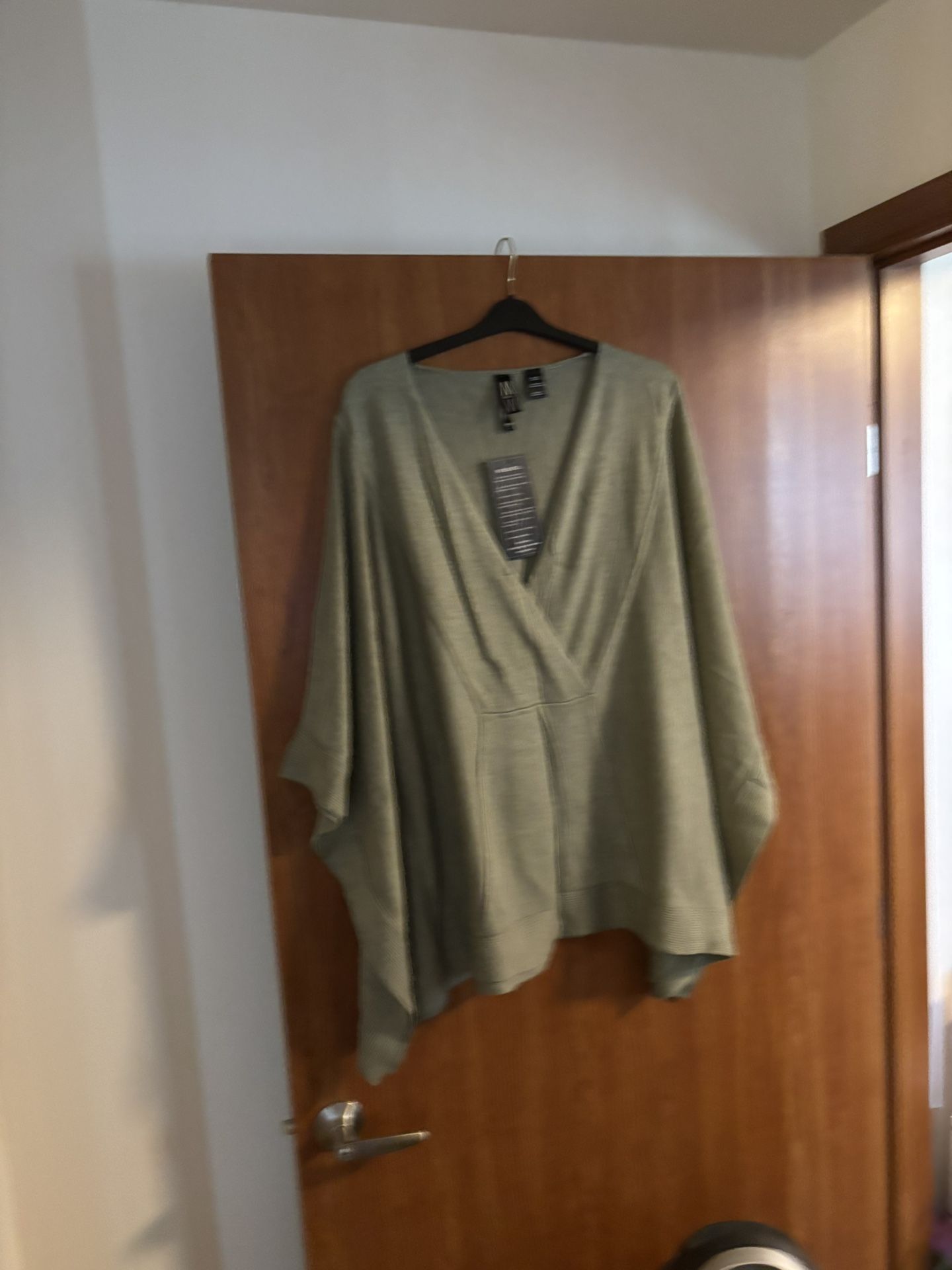 Marla Wynne Short Sleeve V-Neckline Poncho Sweater 2XL/3XL