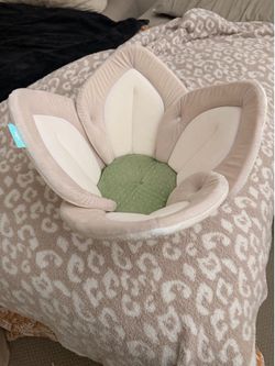 Blooming Baby Bath Lotus