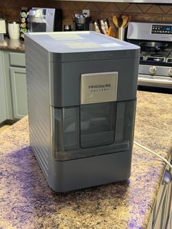 Frigidaire Gallery EFIC255-BLACK Nugget Ice Maker