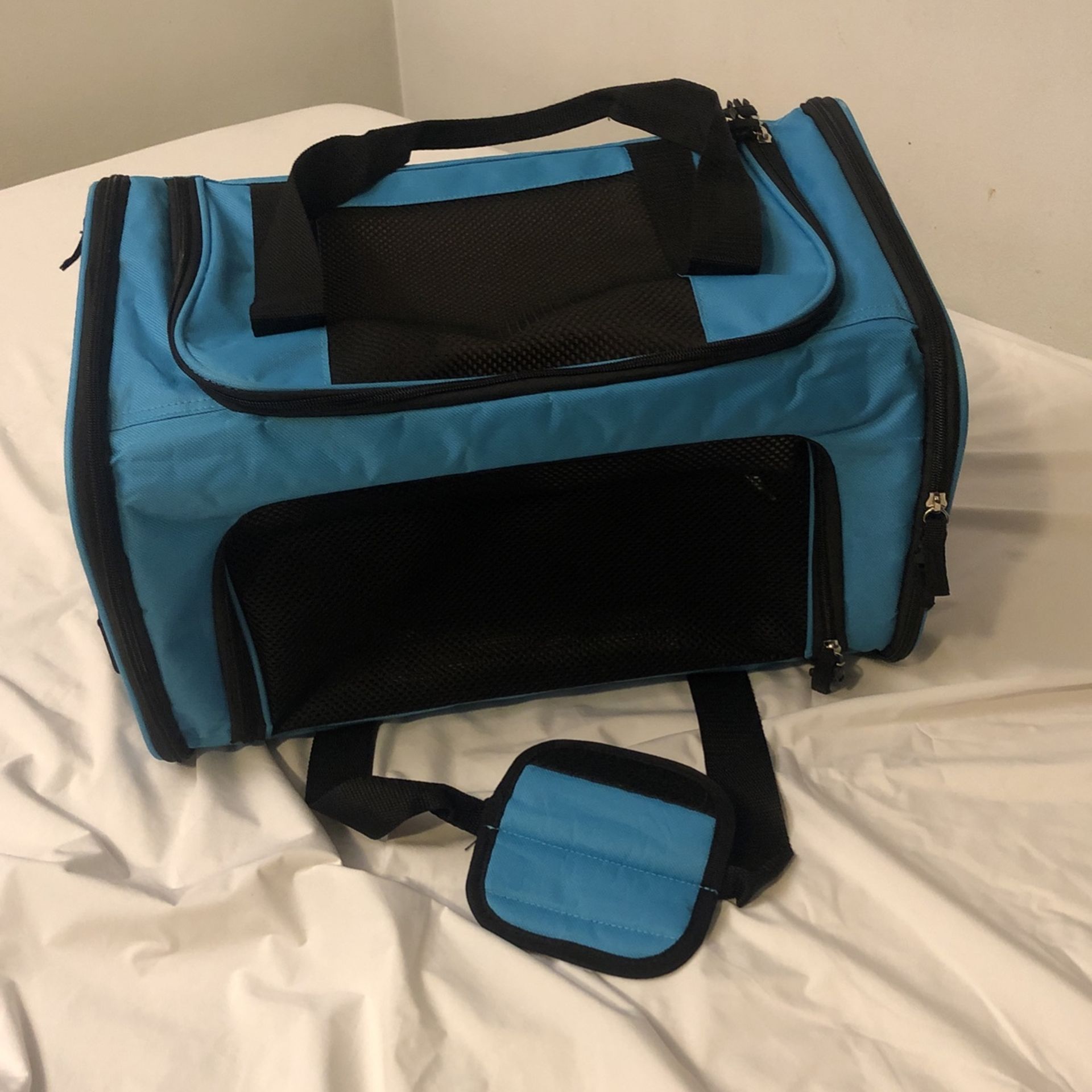 Pet carrier for cats and small dogs