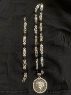 Versace Lion head medallion with link chain and bracelet