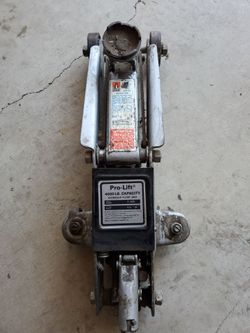 Pro-Lift 4000lb capacity hydraulic floor jack