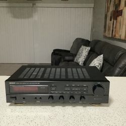 * DENON AND HARMAN KARDON * VINTAGE HIGH QUALITY STEREO RECEIVERS IN LIKE NEW CONDITION . MUST BE SEEN TO APPRECIATE . 