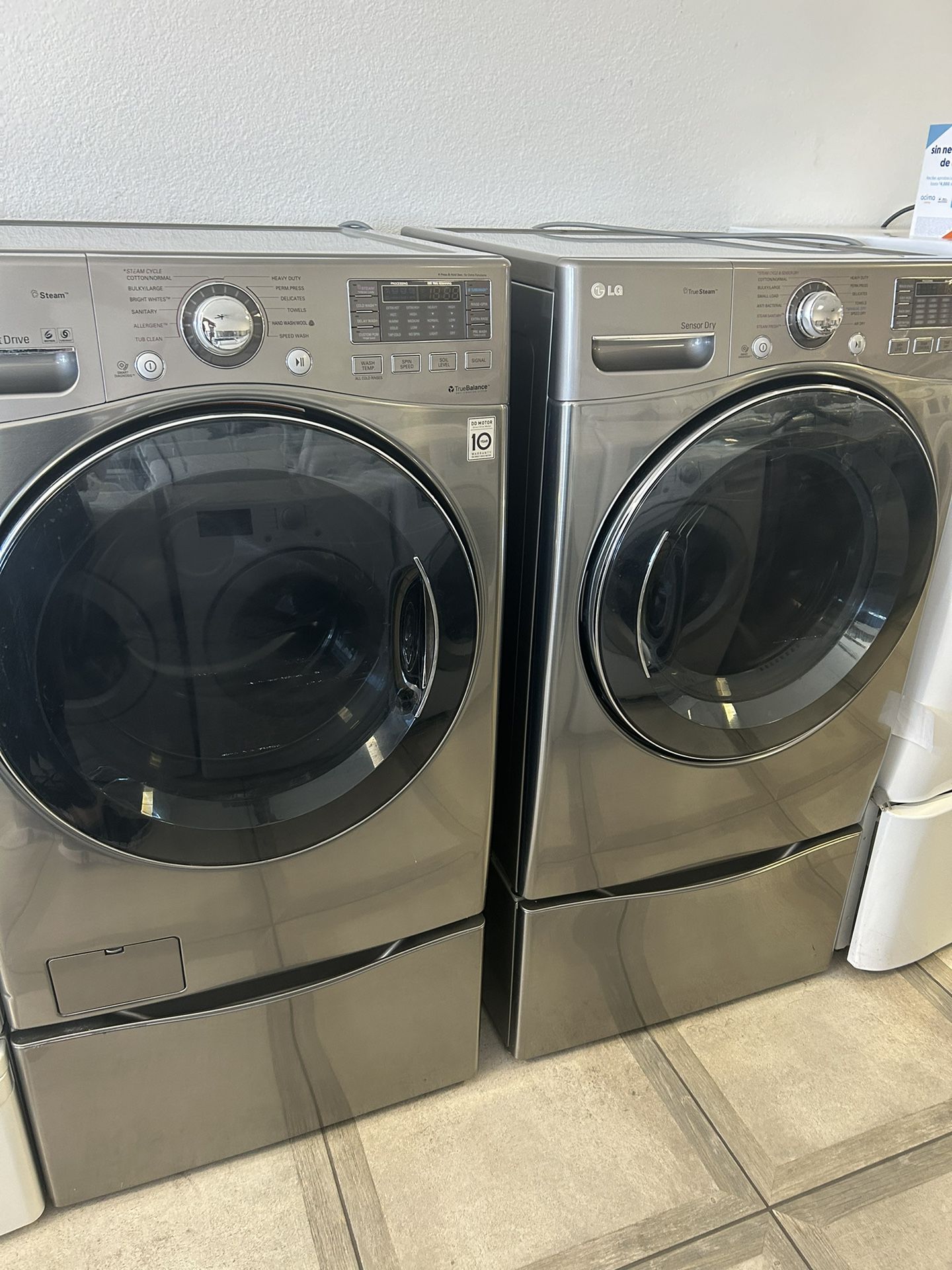LG Washer And Gas Dryer Set With Pedestal 