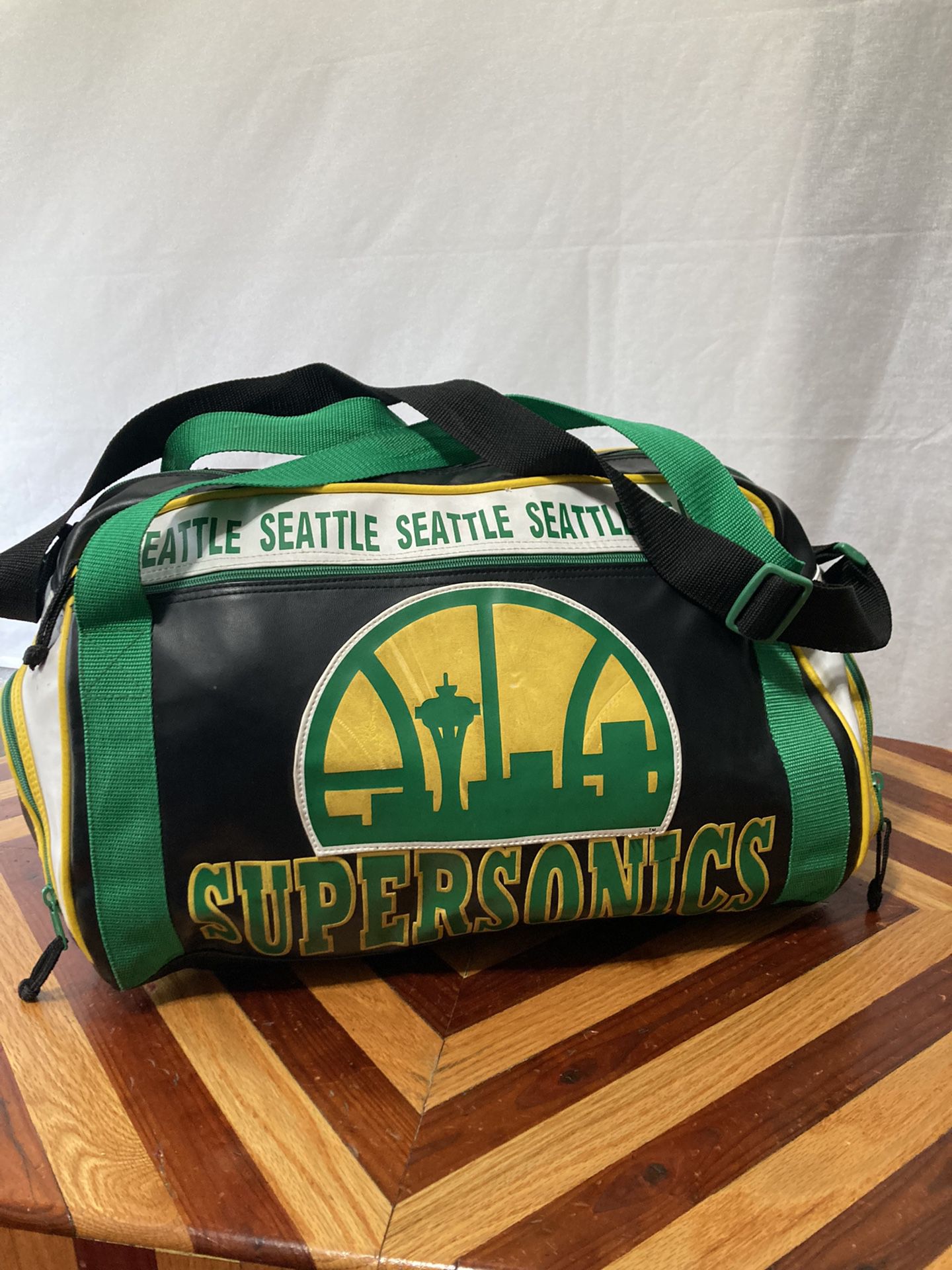 VTG 80s SEATTLE SUPERSONICS Player Issue Bag NBA Leather Duffle Bag Basketball
