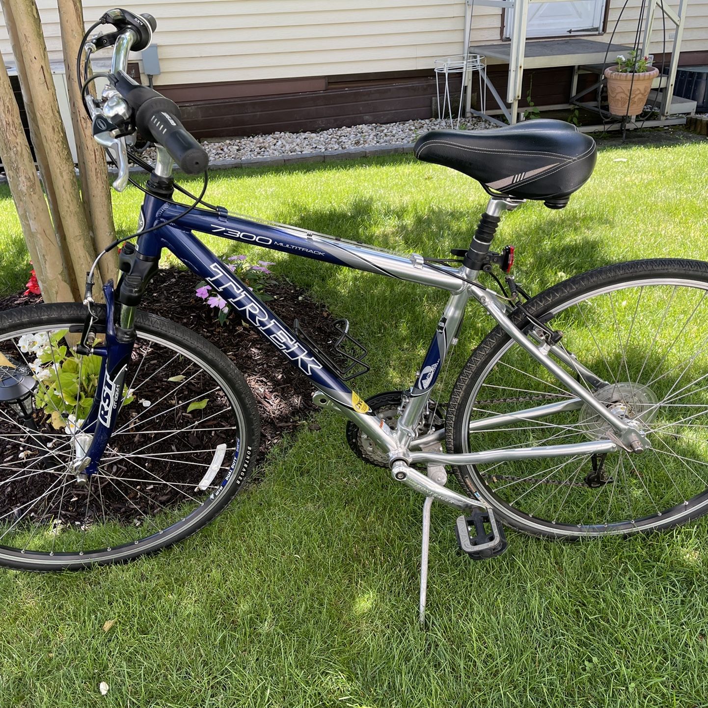 Trek 7300 multitrack segmented hybrid bike price