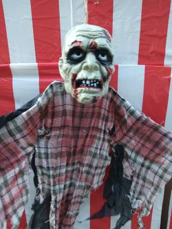 Medium Size Zombie Head Hanging Prop 