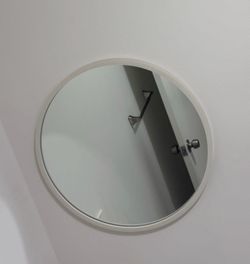 18x18” white mirror/ Espejo blanco de 18 pulgadas