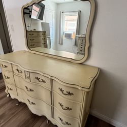 Vintage Bedroom Furniture Set With Mirror 