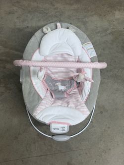Ingenuity Flora the Unicorn Vibrating Infant Baby Bouncer, Pink